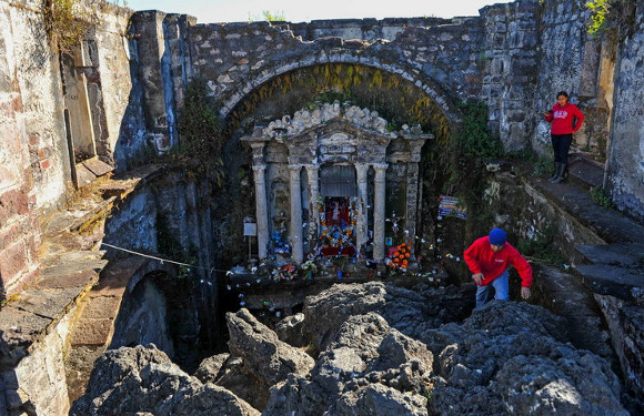 Церковь, застывшая в лаве