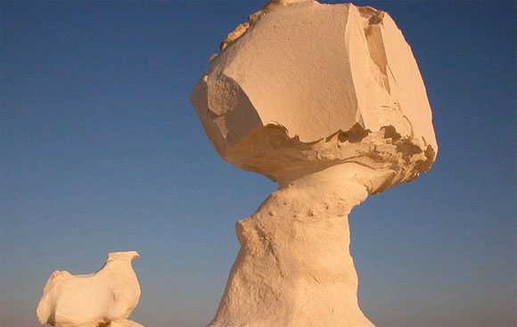 Белая пустыня Египта, скала в форме гриба