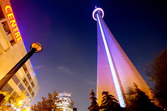 Си-Эн Тауэр (CN Tower) в Торонто (Канада)