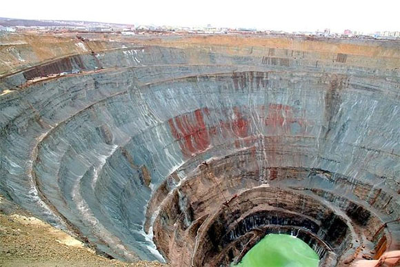 10 самых удивительных отверстий на Земле